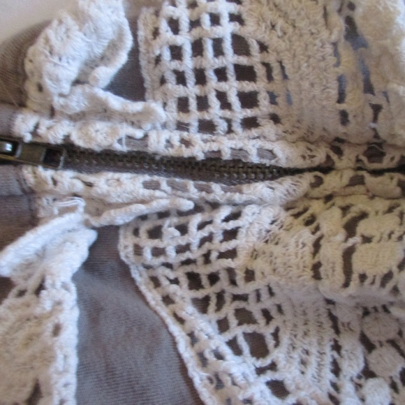 Lush Brown/Gray and Lacy White Shorts - Picture 4 of 5